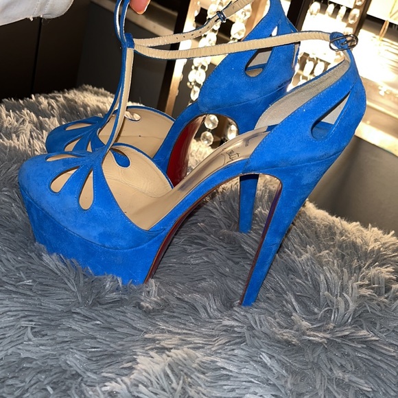 Christian Louboutin - Picture 1 of 9